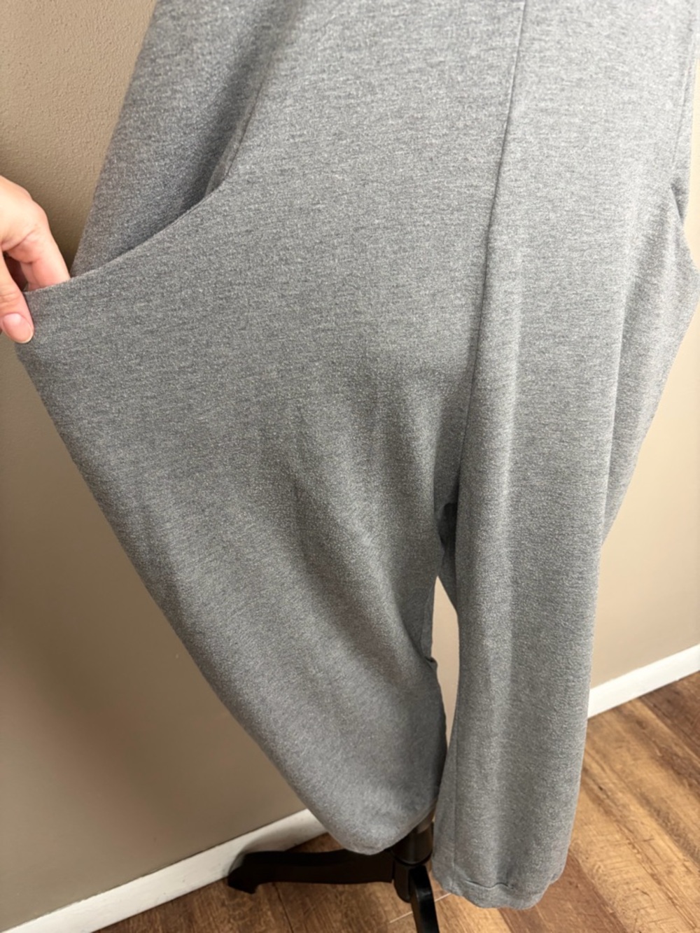 Wild Fable Grey Sleeveless Slouchy Knit Haren Jumpsuit Baggy Pocket Romper L EUC - Picture 4 of 16